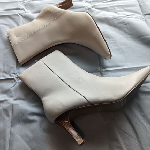 Ladies dressy ankle boots. - Picture 9 of 10